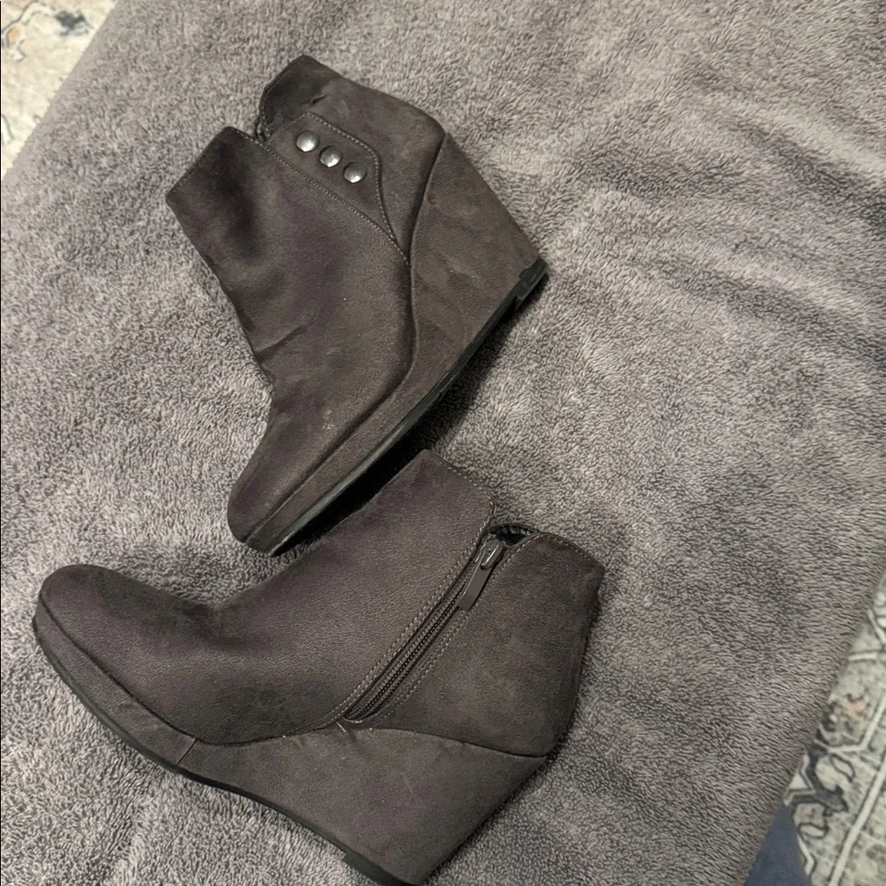 Laundry Elegant‎ grey Wedge Ankle Boots women’s 7.5